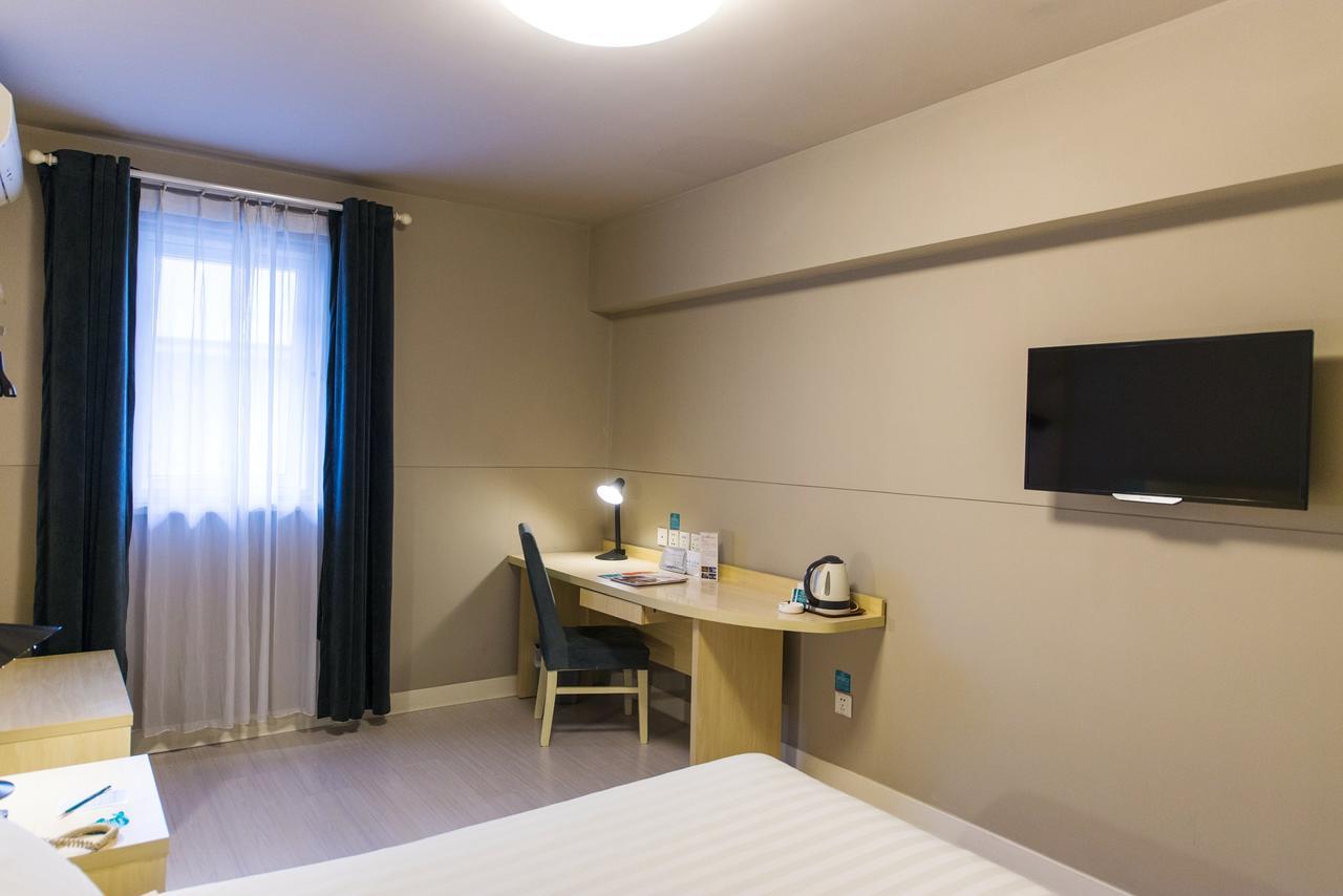 Jingjiang Inn Shanghai Hutai Road Exterior photo